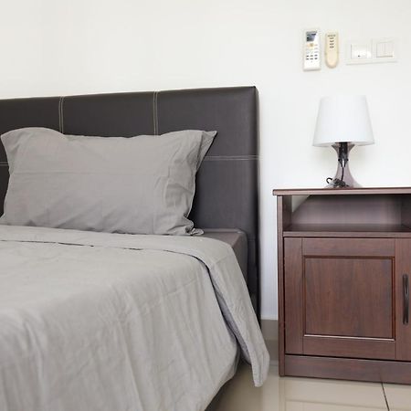 Cozy 3-Bedroom Condo With Pool - Seri Kembangan Exterior photo